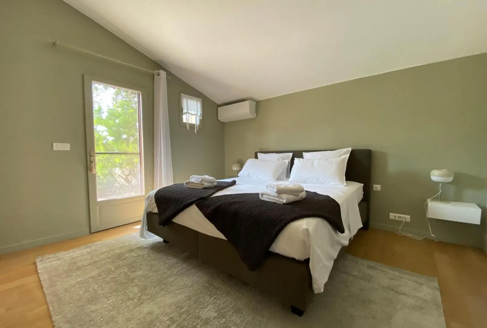 לינה וארוחת בוקר בווי-לה-בארוני Villa Ferus Piscine Chauffee Chambres D'Hotes